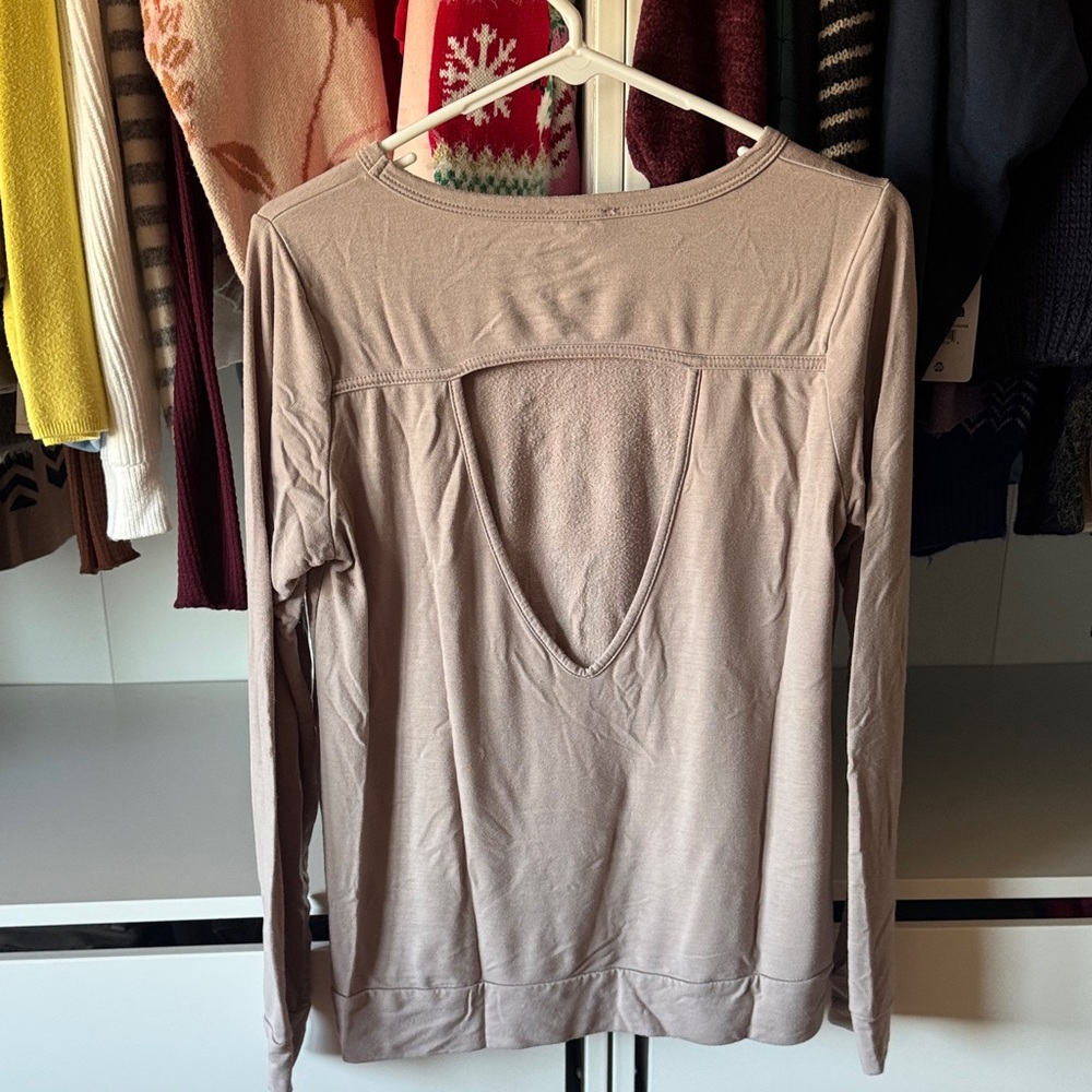 Hem & Thread Wild Thing Graphic Long Sleeve LighweightTop in Mocha - Picture 5 of 9